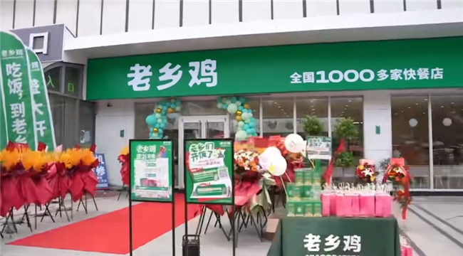 
			束從軒、束小龍 ▏?yán)相l(xiāng)雞以價(jià)格和品質(zhì)提升食客心中的份量
		