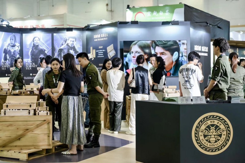 廈門茶博會見證黑蜂村“和”文化，創意產品包裝引領茶界新風尚
